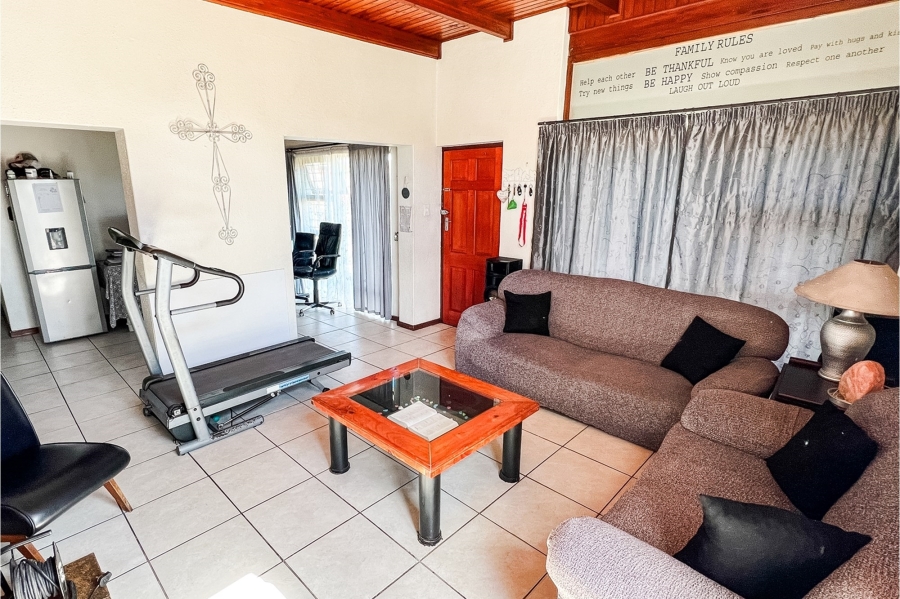 4 Bedroom Property for Sale in Windsor Park Western Cape